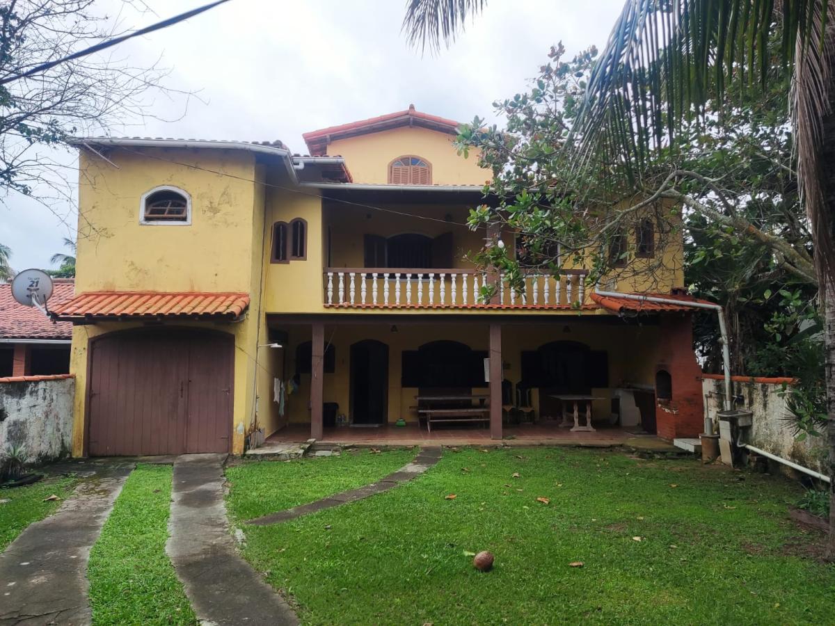 Casa com 03 dormitórios a 50m da lagoa de Praia Seca