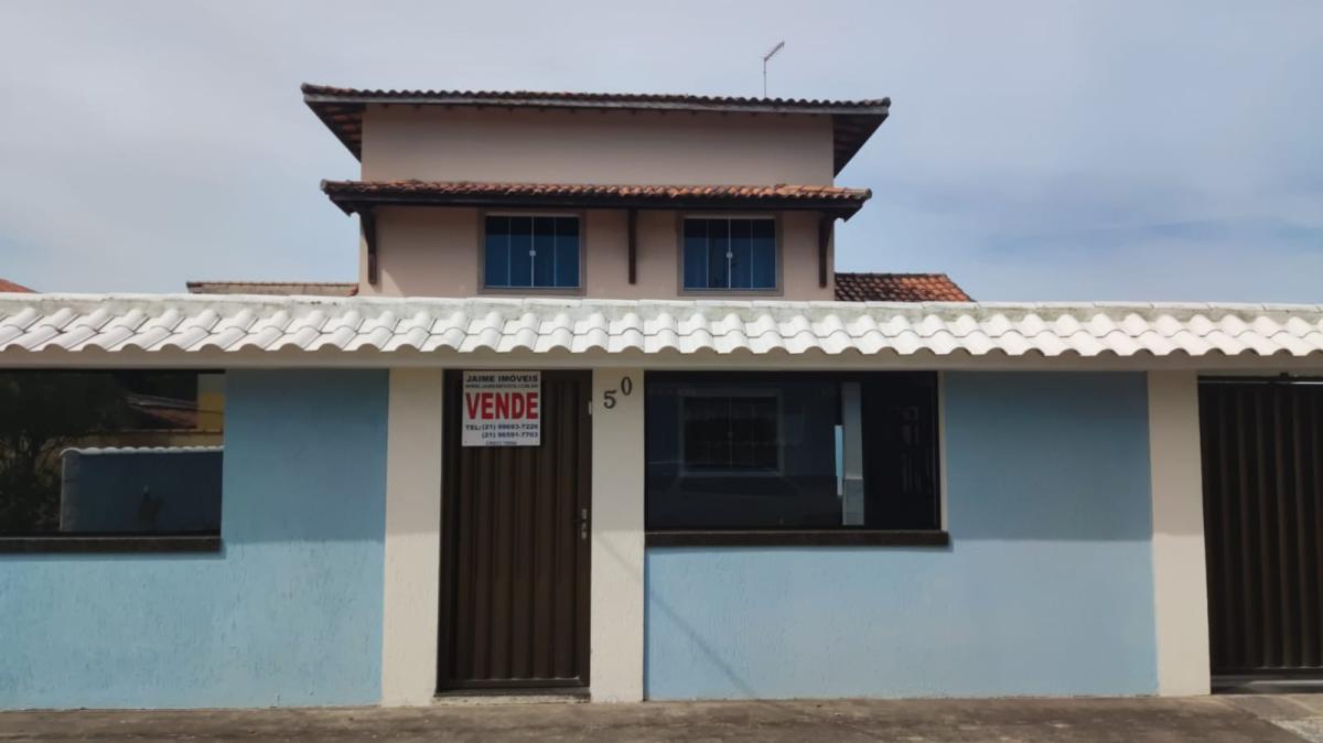 Casa com piscina e  a 150m da praia do Vargas em Praia Seca