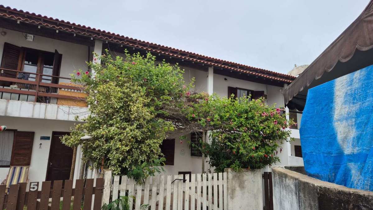 Casa duplex no centro de Praia Seca e próxima a lagoa